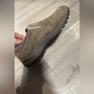Woman’s suede wind river